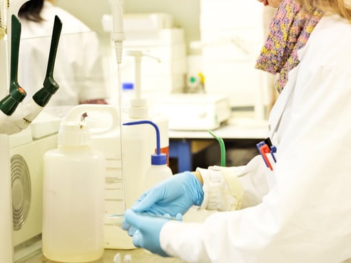 Руководство по безопасности для лабораторных смесителей и фитингов